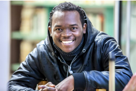 Homme souriant