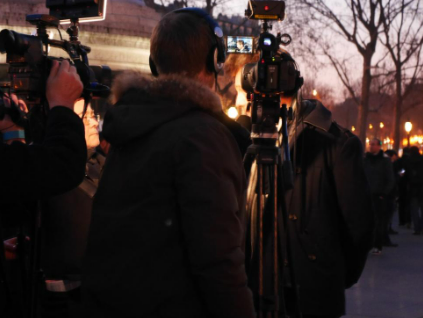 Journalistes avec caméras